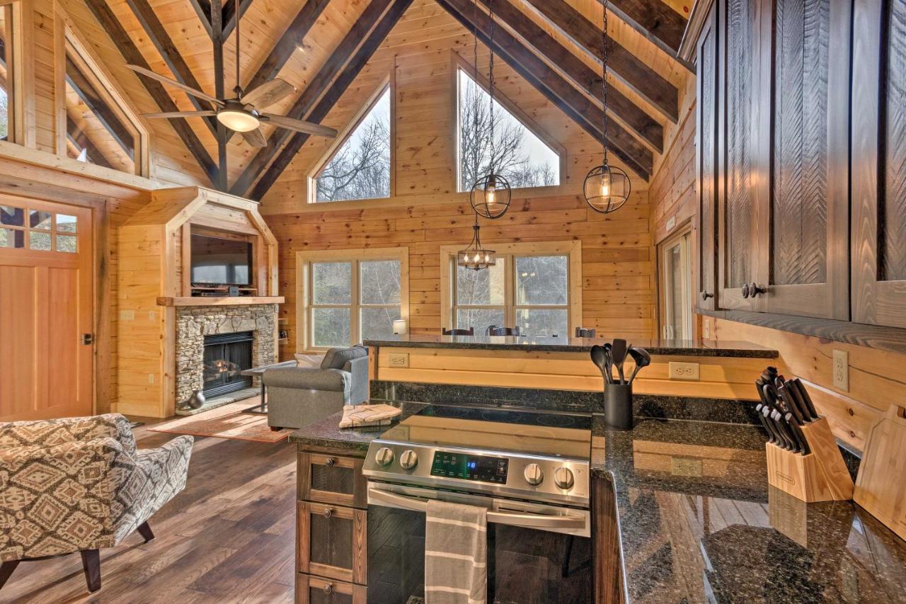 Hilltop Cabin On 5 Acres With Hot Tub And Waterfall! Bryson City Exteriér fotografie